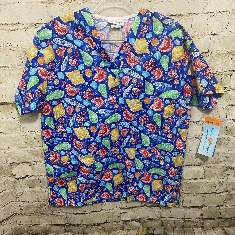 NWT Peaches Blue Seashell Print V Neck Scrub Top
